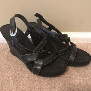 Aerosoles scrappy black wedges